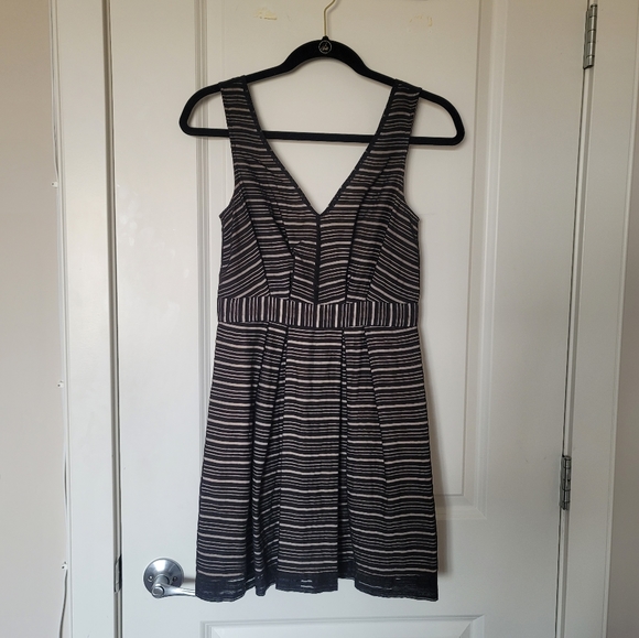 Dresses - Picture 1 of 4